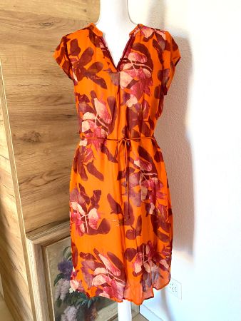 Hübsches Kleid von NILE, Gr. S. Midi Kleid.  NEU. Viskose